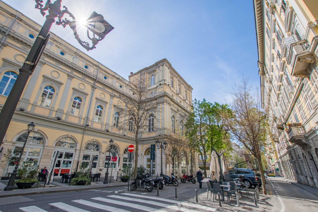 Casa Vacanze Al Teatro Триест Экстерьер фото