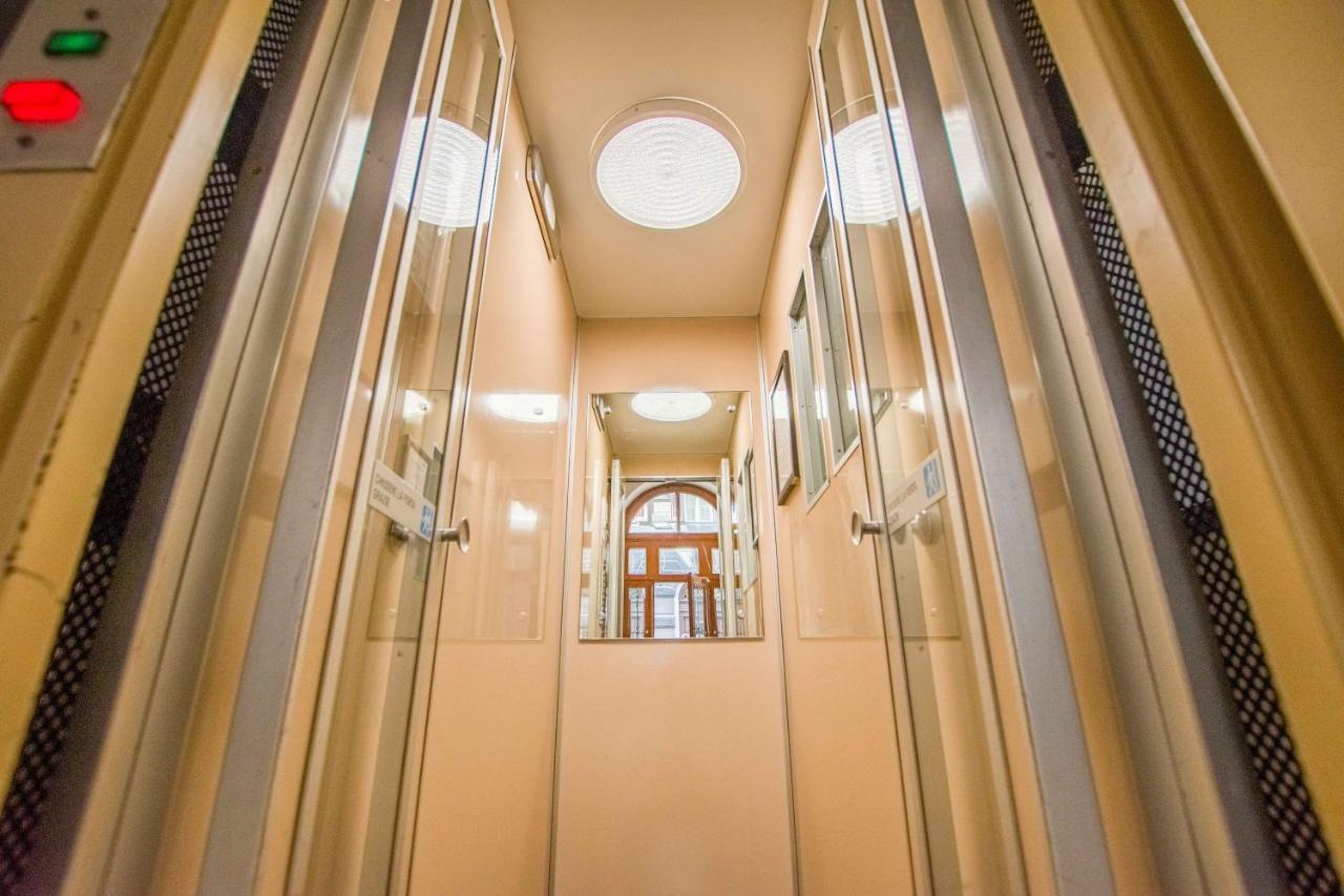 Casa Vacanze Al Teatro Триест Экстерьер фото